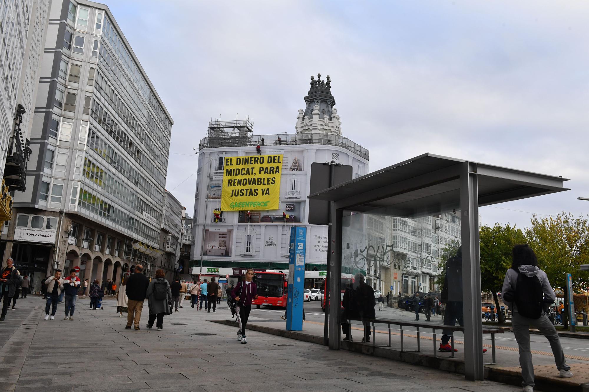 Mensaje de Greenpeace para Pedro Sánchez y Olaf Scholz desde la Casa Molina de A Coruña