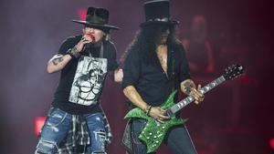 Axl y Slash, de Guns n’Roses, en el Estadi Olímpic de Barcelona.