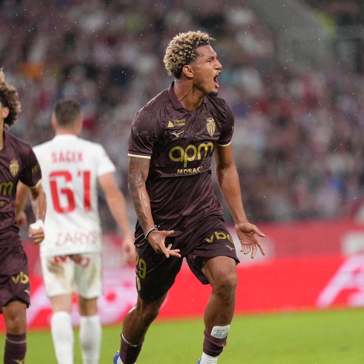 Paris Brunner, delantero del AS Mónaco, celebrando un gol en Ligue 1