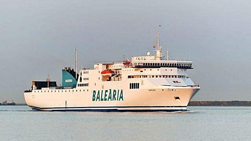Imagen de un buque de Balearia.