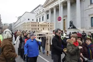 Una maqueta del Congreso desfila por Madrid para celebrar los 50 años de 'España en Libertad'