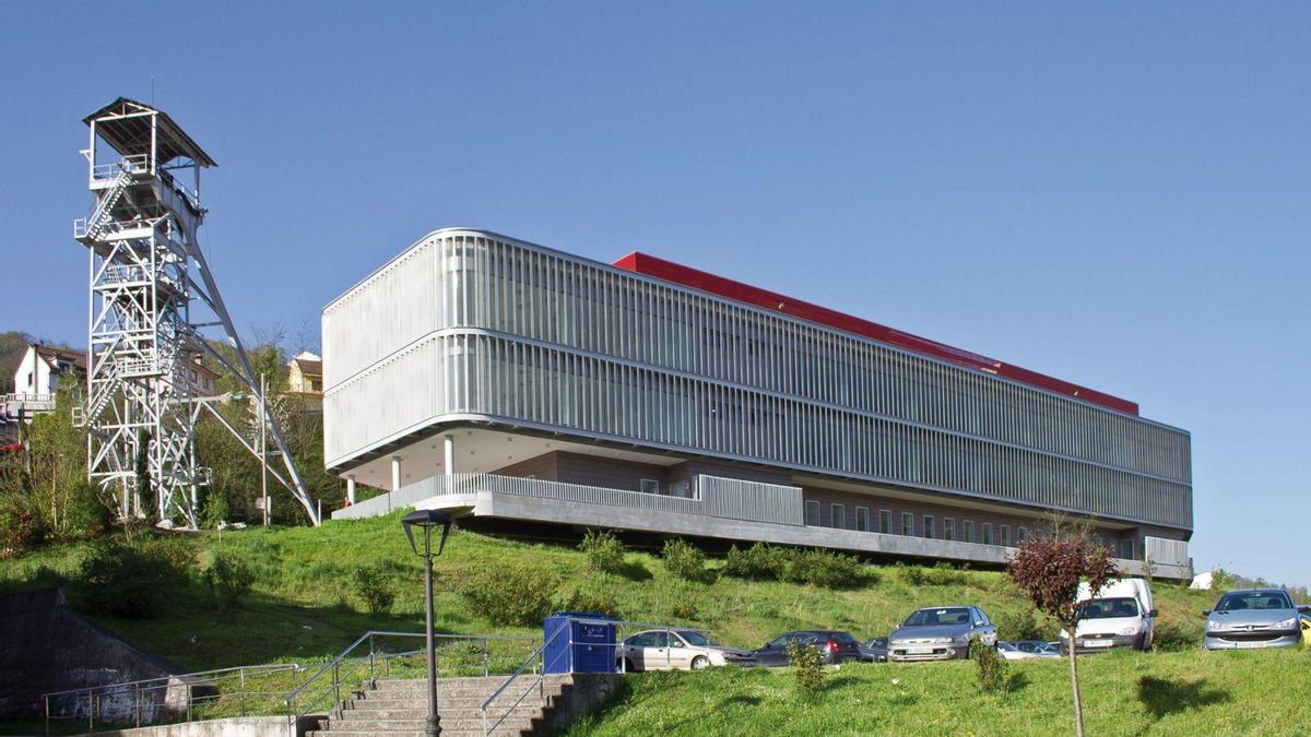 Edificio del centro TIC de El Entrego. | D. O.