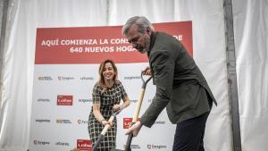 El presidente de Aragón, Jorge Azcón, y la alcaldesa de Zaragoza, Natalia Chueca, en la presentación de la promoción de 640 vivienda en Miralbueno y Rosales del Canal.