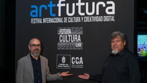 Goyo Ucle, director de Futura Cultura Lab, y el comisario Alejandro Sacristán, en ArtFutura 2025.