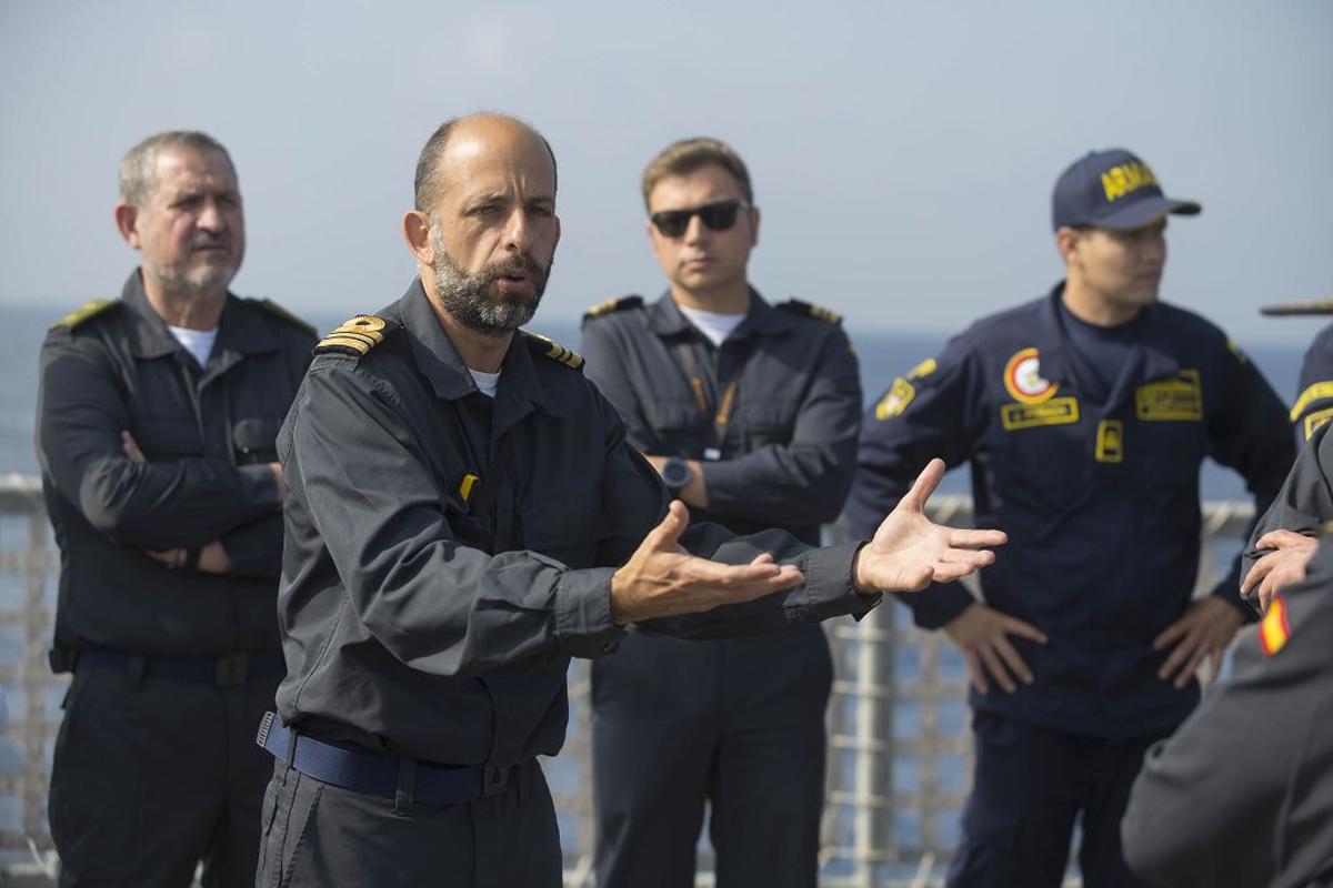 La Armada simula el accidente de un submarina para rescatar a su tripulación