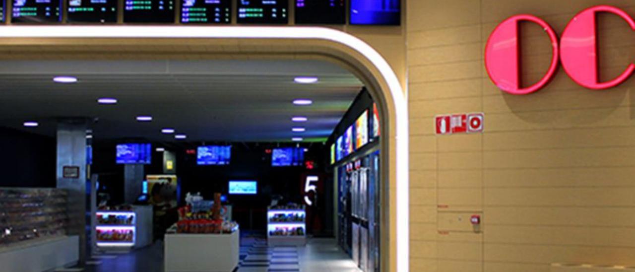 Entrada a los cines de Río Shopping. |