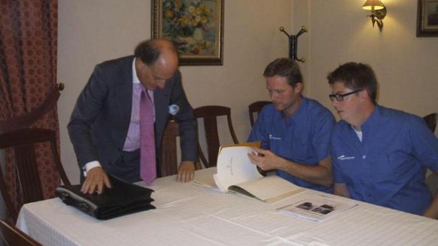 El abogado, Román Oria, y los dos técnicos que realizaron la inspección en la Azucarera de Toro en octubre.