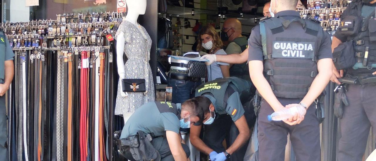 Dispositiu de la Guàrdia Civil i Vigilància Duanera contra les falsificacions que es va fer l’any passat a la Jonquera i altres poblacions. | CONXI MOLONS