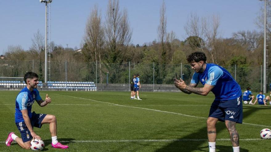 Mario y Camarasa, ejercitándose ayer en El Requexón. | R.O.