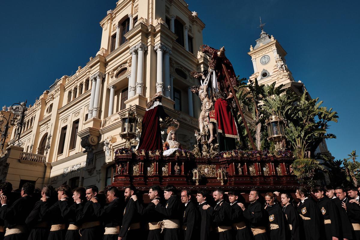 Salida procesional de Descendimiento este Viernes Santo de 2026.