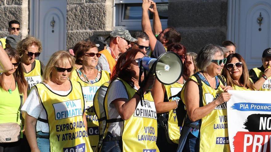 Clamor vecinal por la defensa de sus viviendas y terrenos: afectados por el Ofimático de Vigo salen a la calle