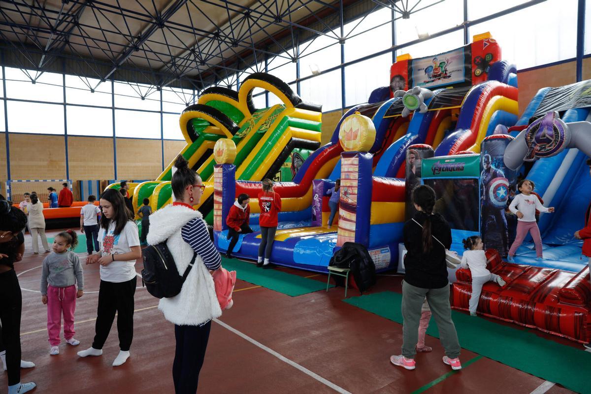 Participantes en las actividades  de Pequelandia en Corvera.