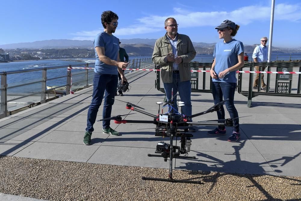 Las Canteras, a vista de dron.