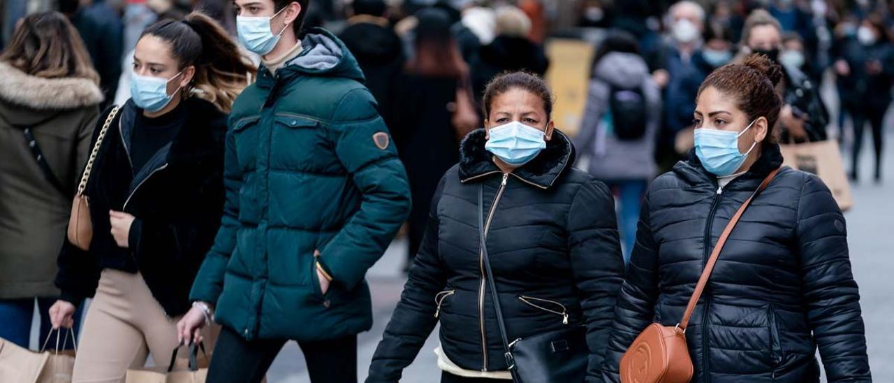 Sonrisas en los patios de los colegios el primer día sin mascarillas