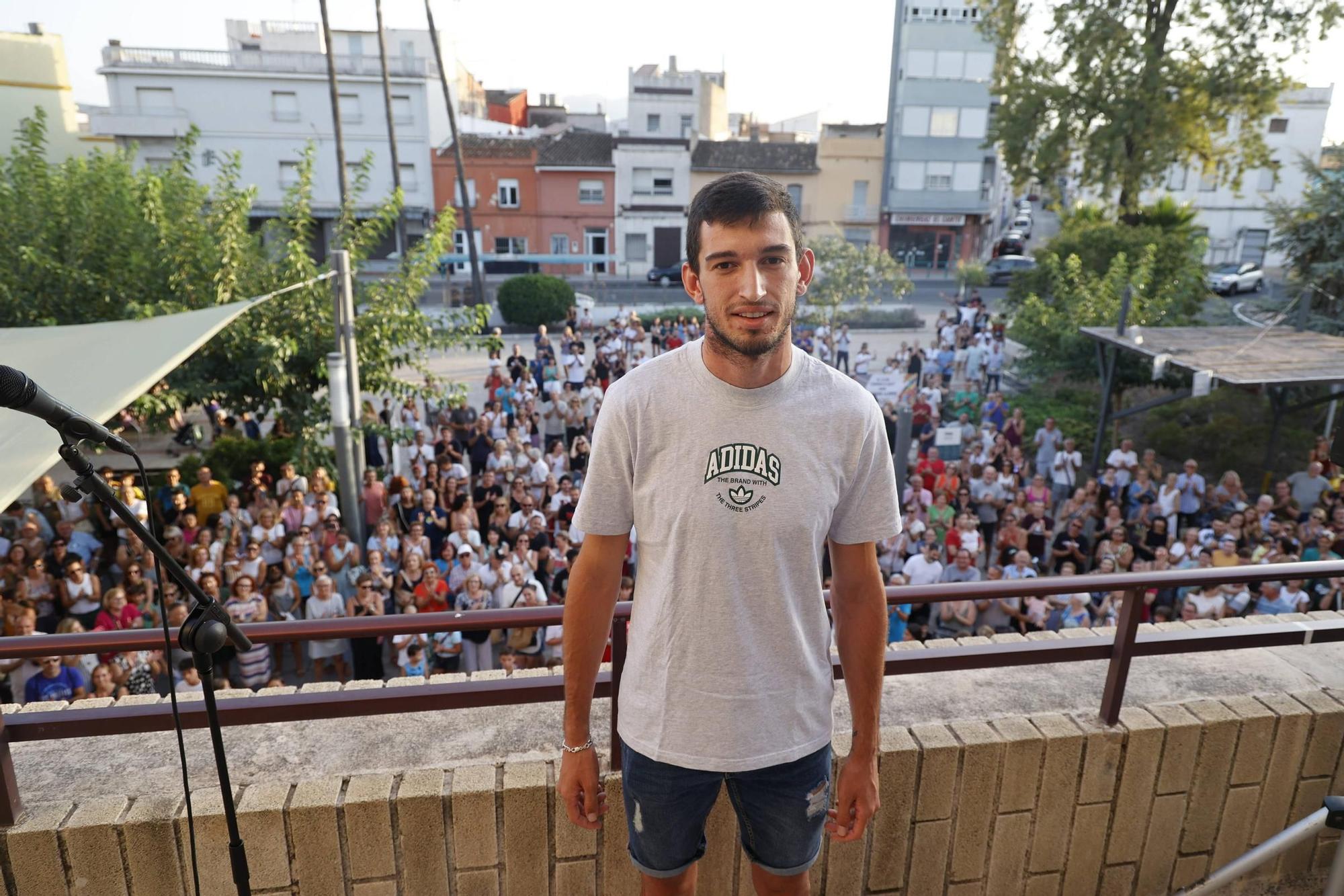 Así ha recibido Bellreguard al atleta Quique Llopis