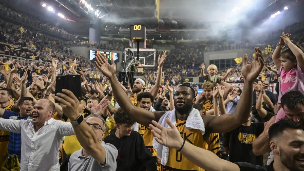 La afición del AEK creará un ambiente infernal en la semifinal de este viernes