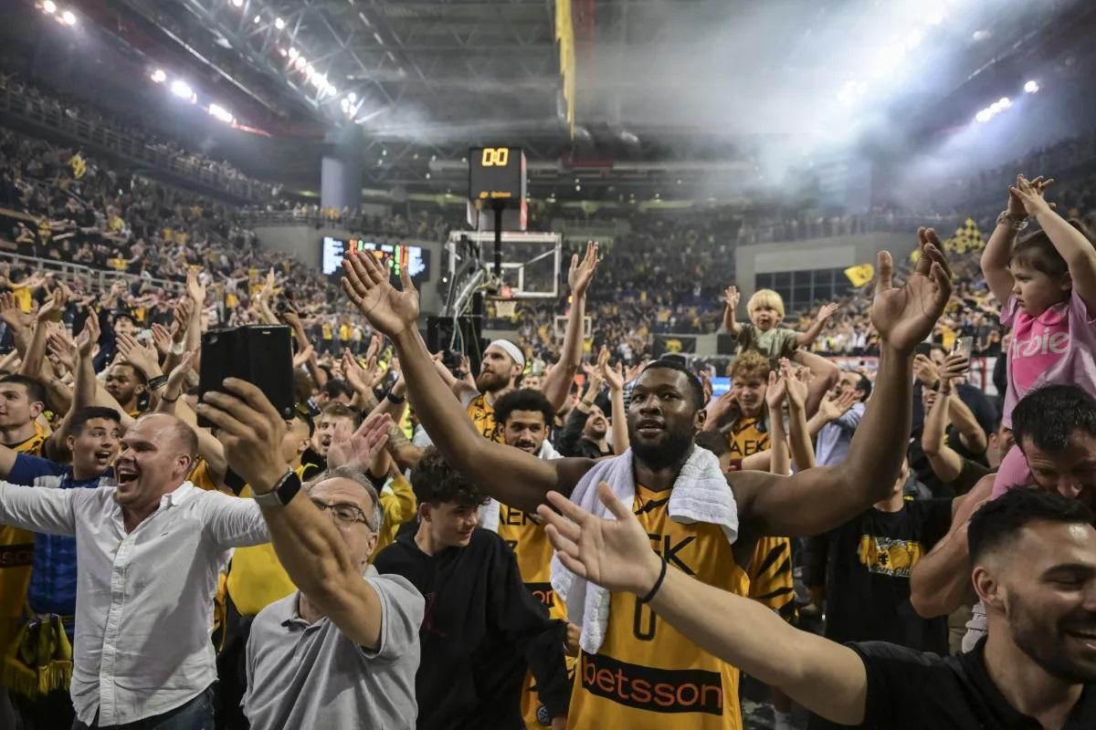 La afición del AEK creará un ambiente infernal en la semifinal de este viernes