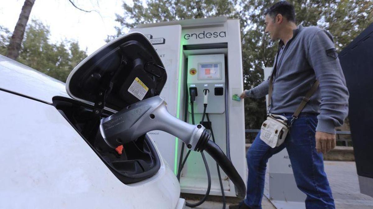 Carga de un coche eléctrico