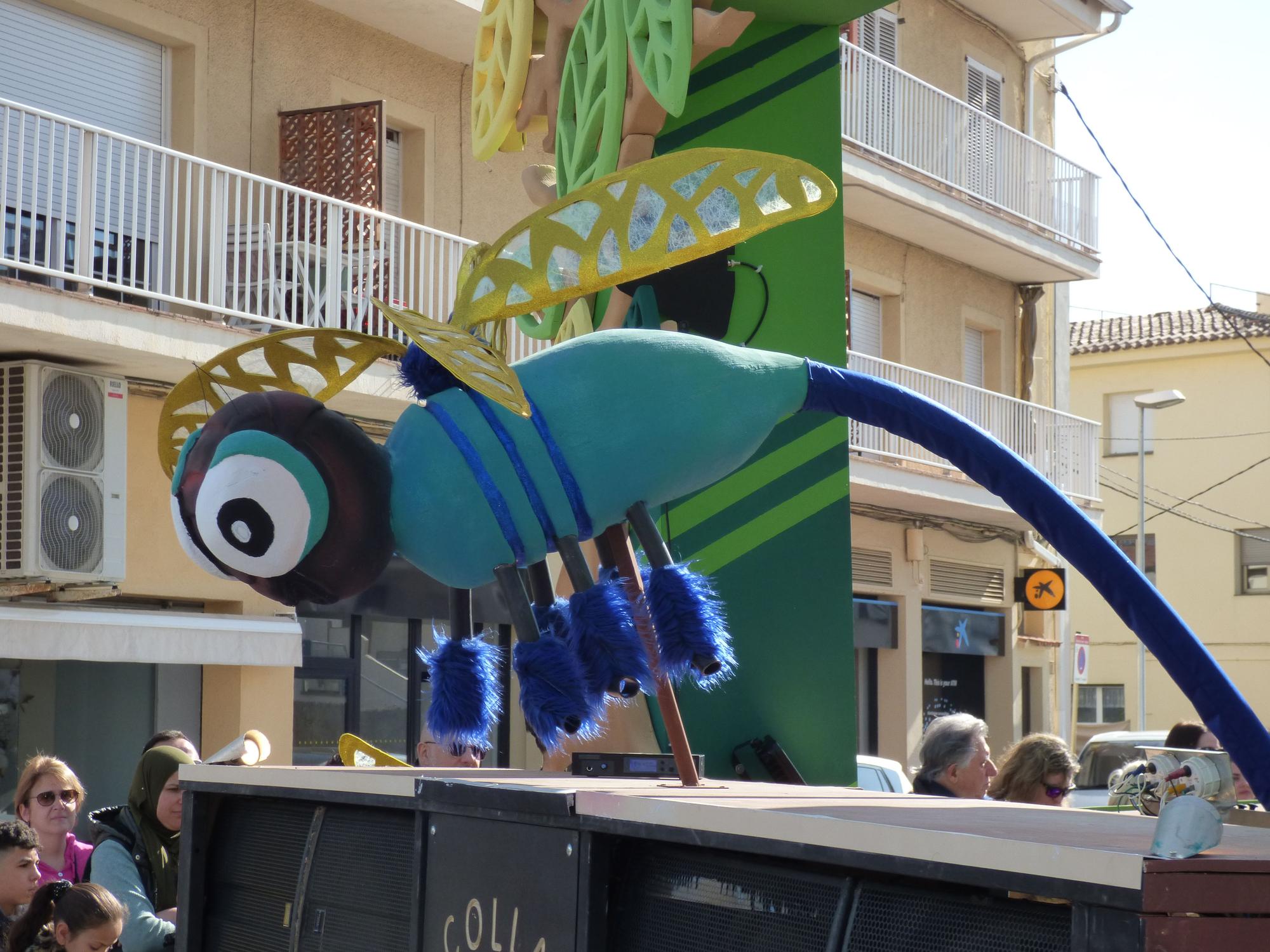 L'Escala vibra amb una rua de carnaval carregada d'imaginació