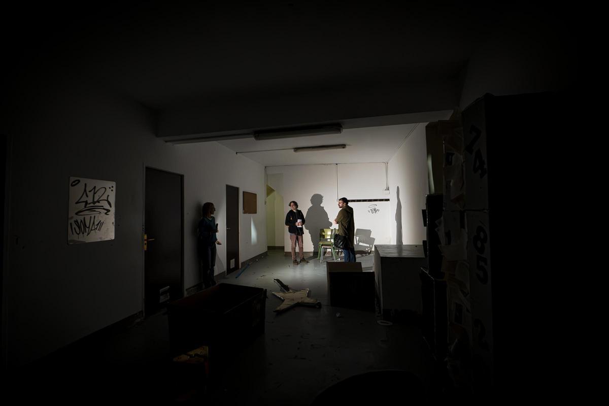 El Institut Sants, entre lo retro y lo ruinoso: crónica visual de un centro que envejece sin cuidados