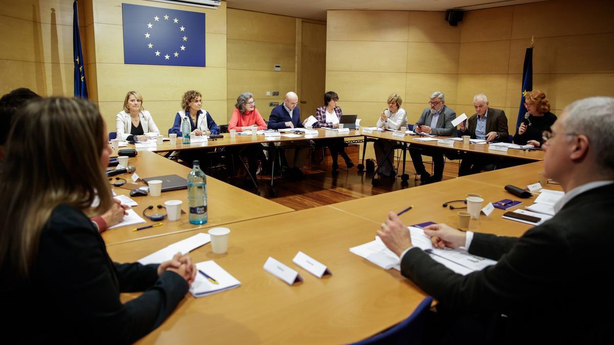 Una delegación de eurodiputados inicia su visita para analizar la inmersión lingüística en Catalunya