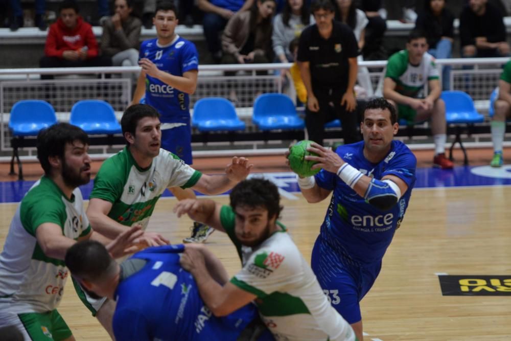 El Teucro levanta la copa que le lleva a la Asobal