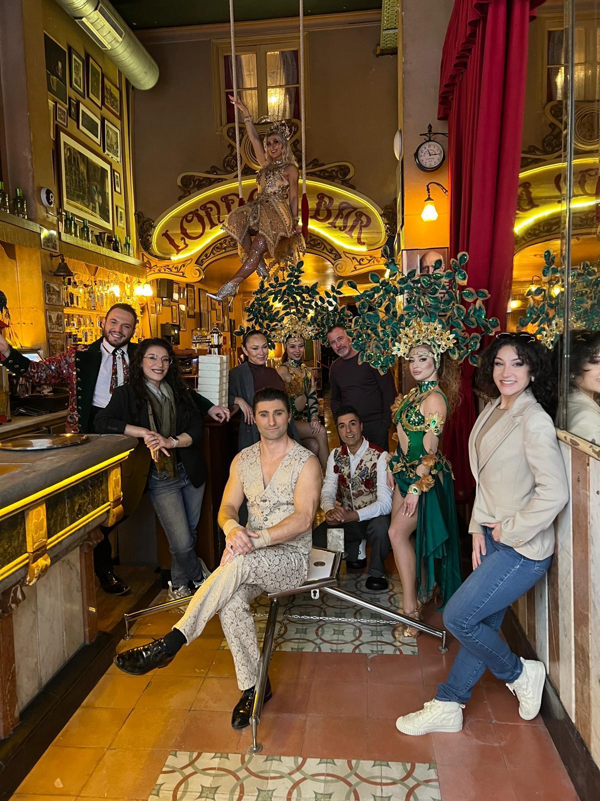 El equipo del Circ Raluy en el London Bar.