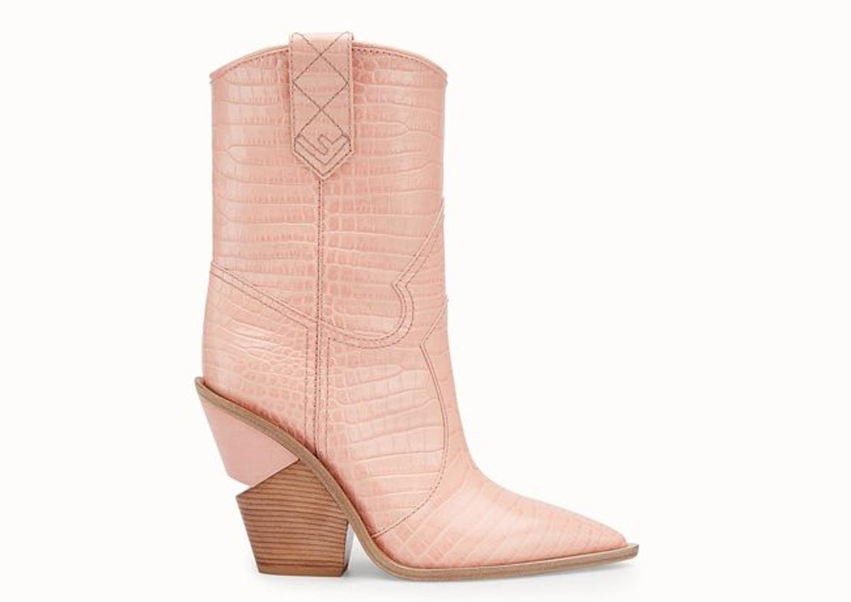 Las botas rosas de Fendi con estampado de cocodrilo