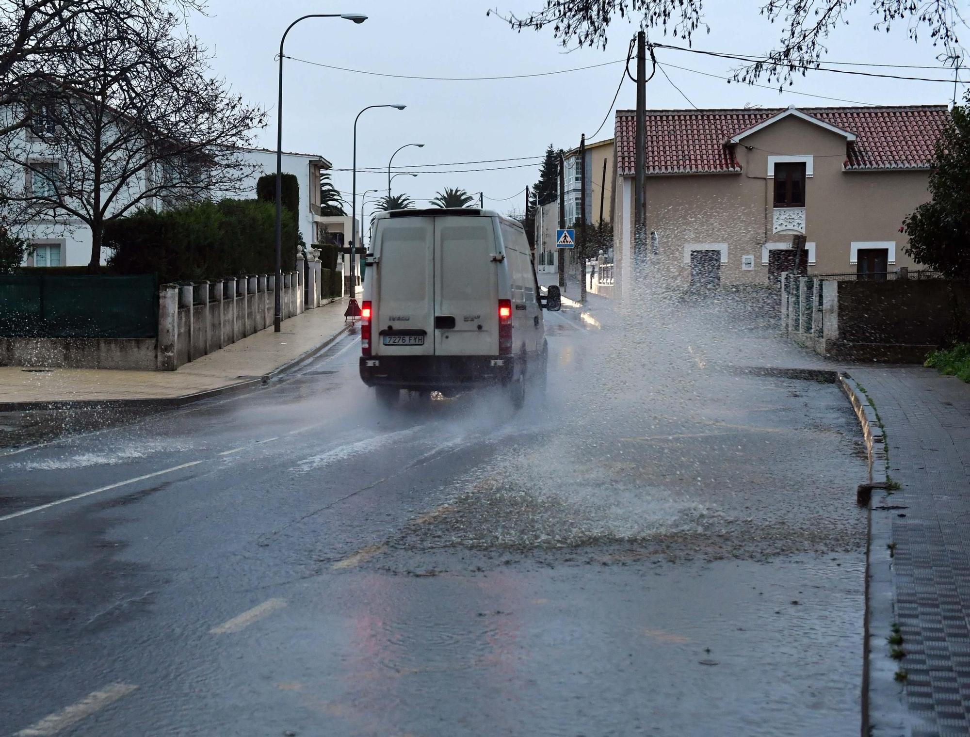 Una tromba de agua causa inundaciones en Sada