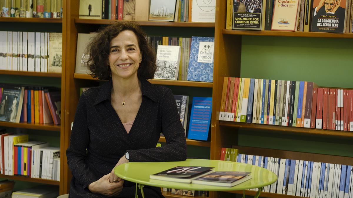 La escritora Nuria Barrios en la librería Cálamo de Zaragoza donde presentó sus libros recientemente.