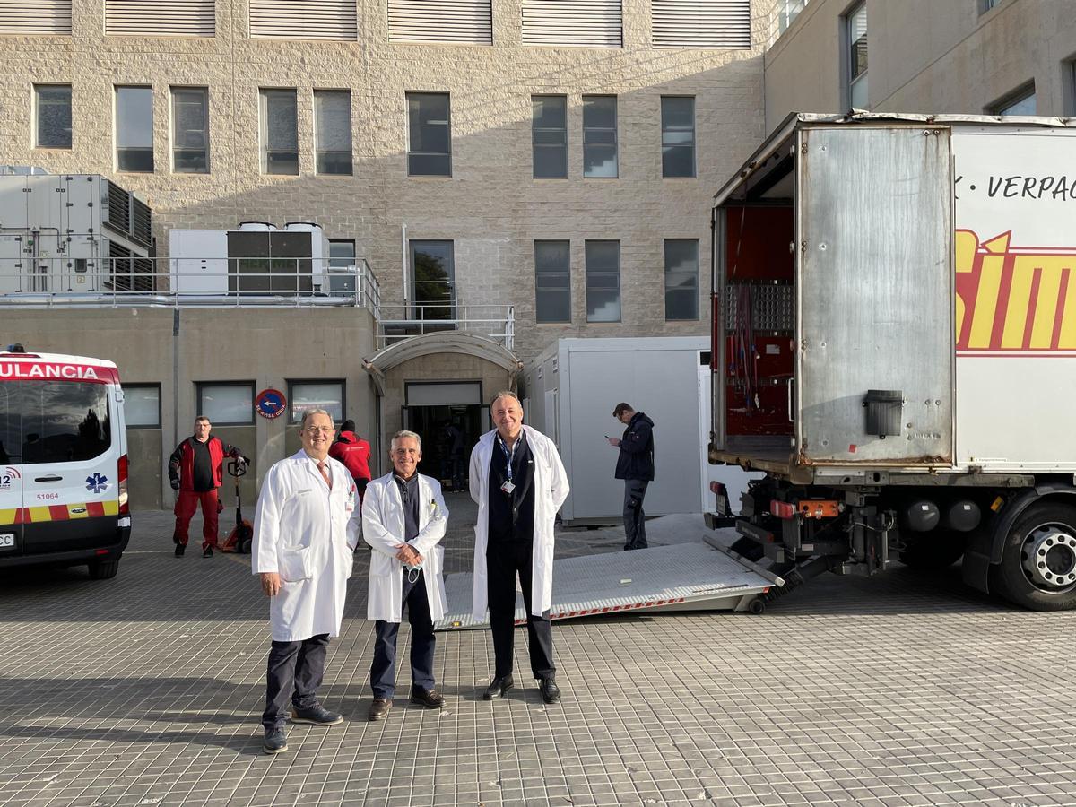 Los doctores que manejarán la nueva tecnología con el ingeniero