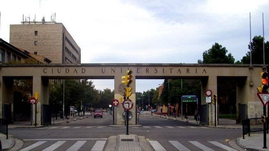 Entrada al campus San Francisco de la Universidad de Zaragoza.