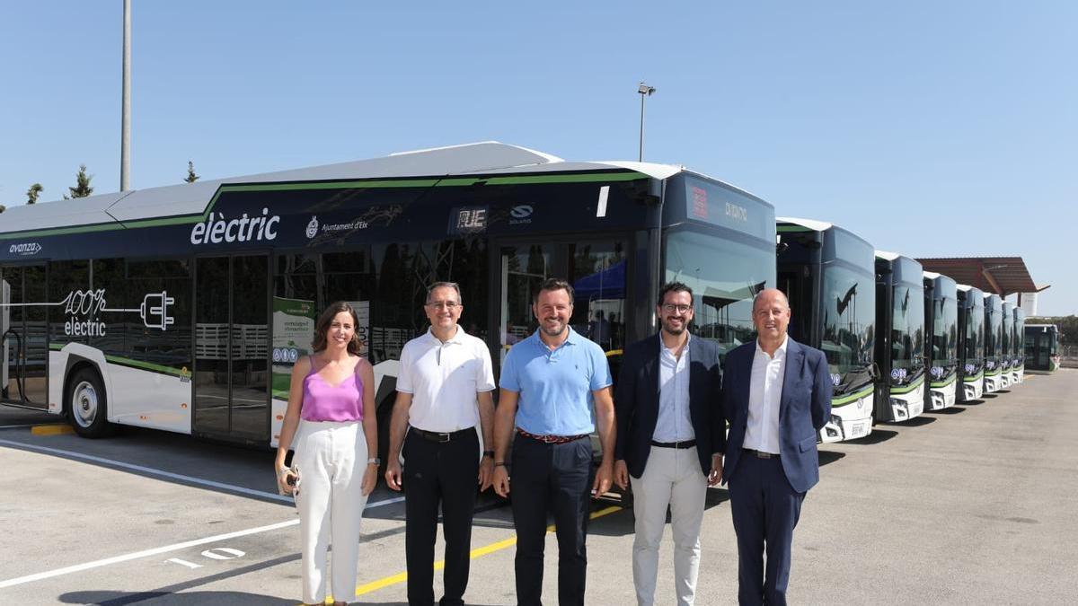 La presentación de la flota eléctrica con el gerente de Autobuses Urbanos y la exedil de Movilidad