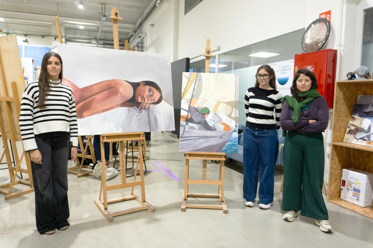 Las alumnas Nerea Garcias y Candela Russo con sus obras para el Nivia Born