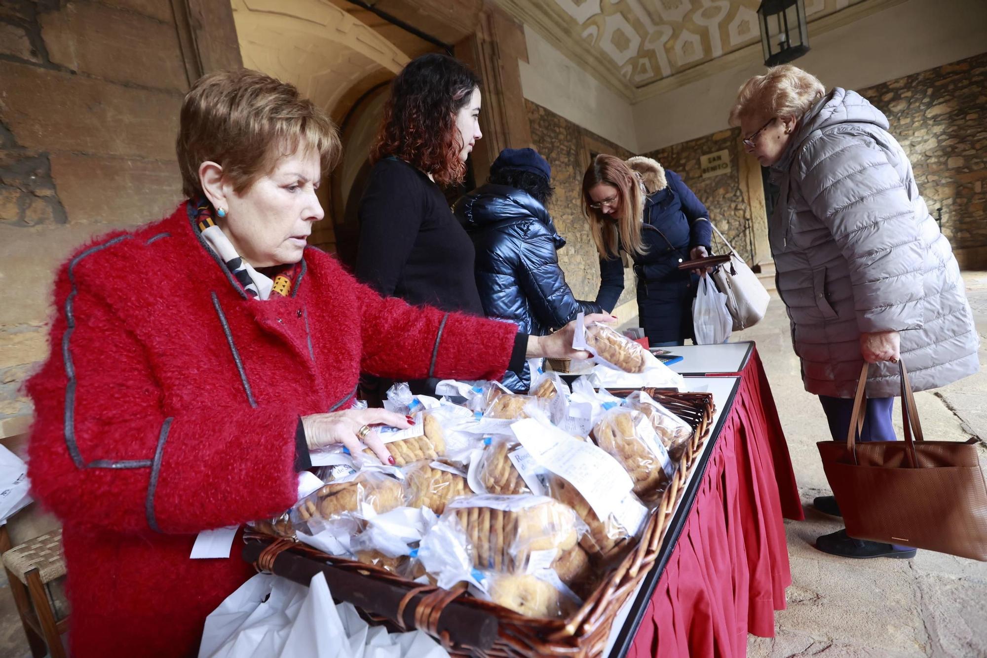 El monasterio de Las Pelayas celebra San Blas con cuatro misas y vendiendo sus tradicionales rosquillas.