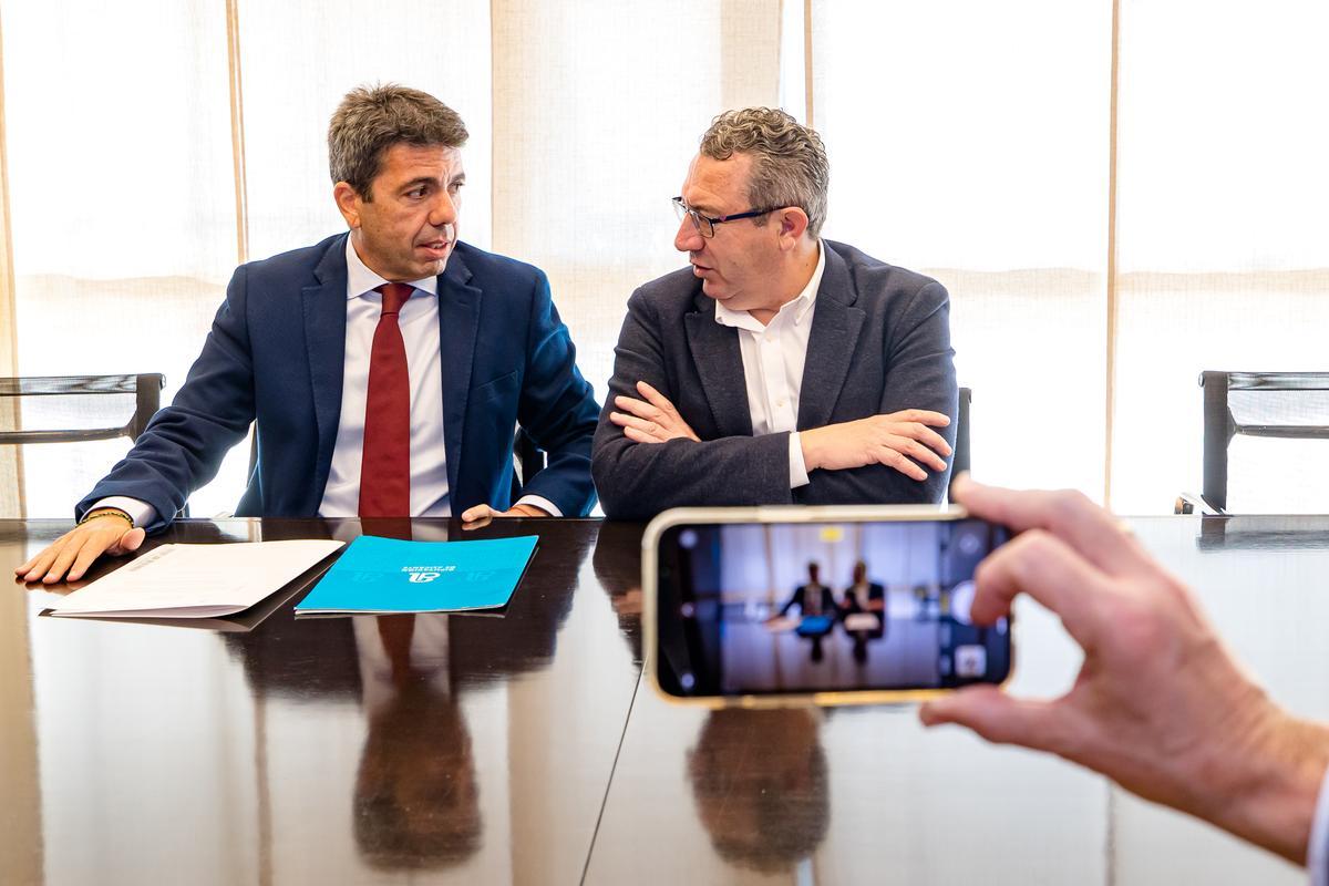 Carlos Mazón y Toni Pérez, durante una visita institucional del presidente de la Diputación a la ciudad hace un par de meses.