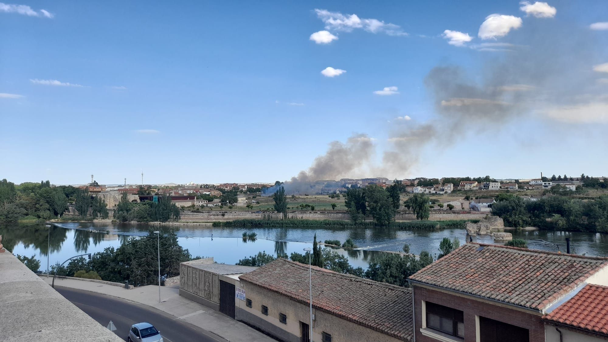Incendio en Cabañales desde Trascastillo.