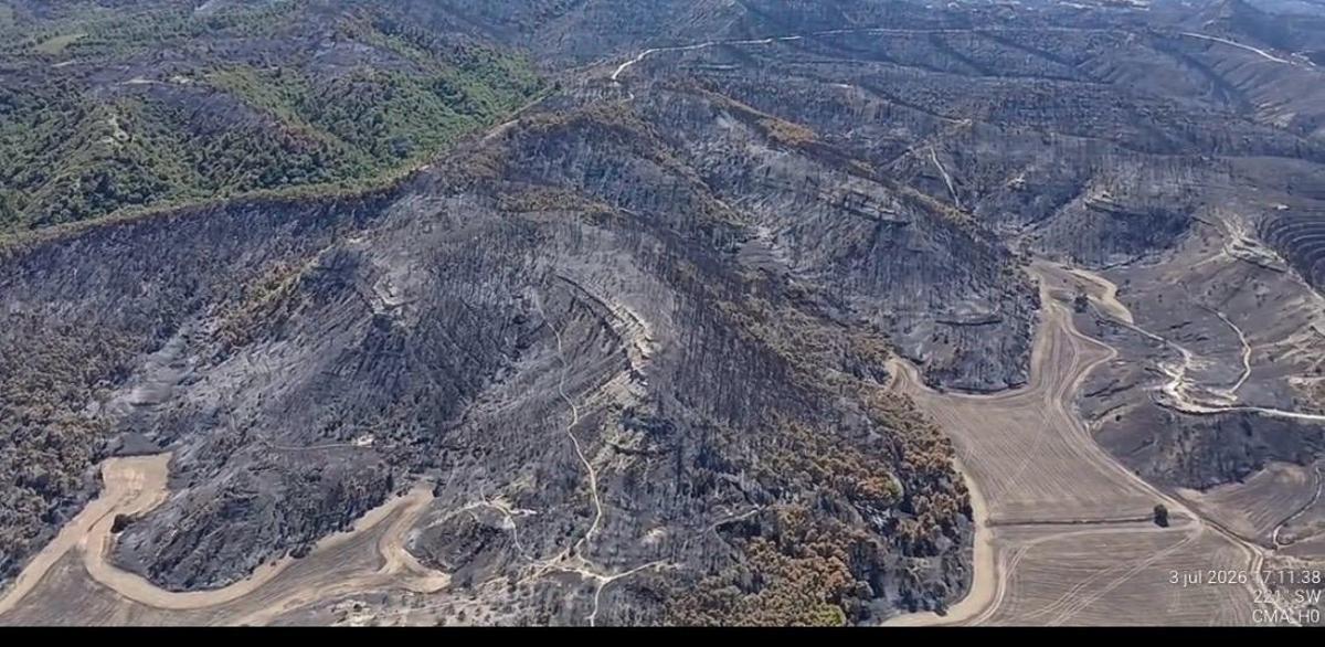 Imagen aérea del incendio forestal de Leciñena, este viernes, con miles de metros de superficie calcinada.