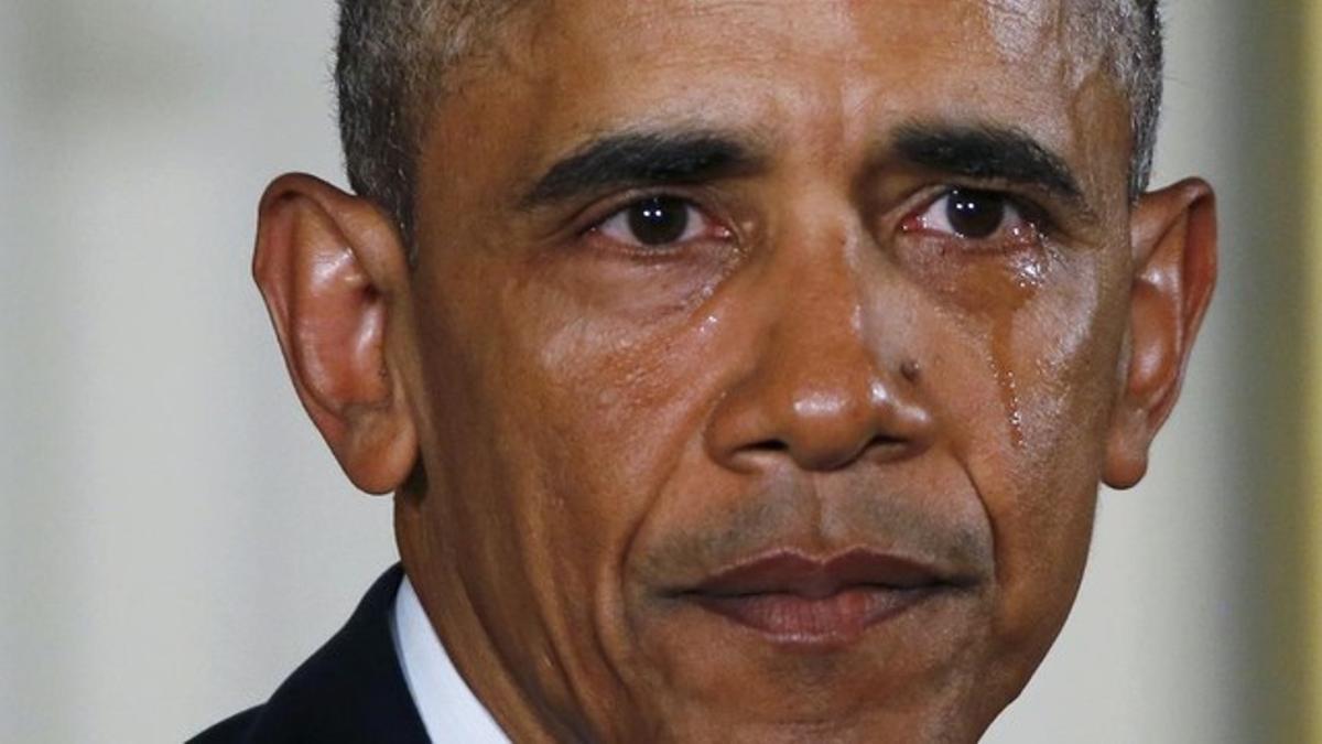 Obama derrama una lágrima mientras habla, en la Casa Blanca, de las medidas para reducir la violencia por armas de fuego.