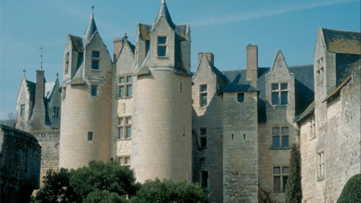 Las trece torres del Castillo de Montreuil-Bellay dominan la campiña de Anjou.