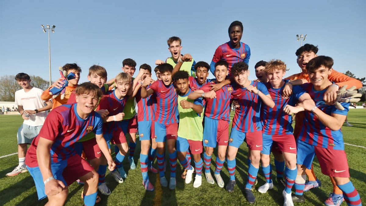 El Cadete A celebró su victoria en semifinales ante el RCD Espanyol