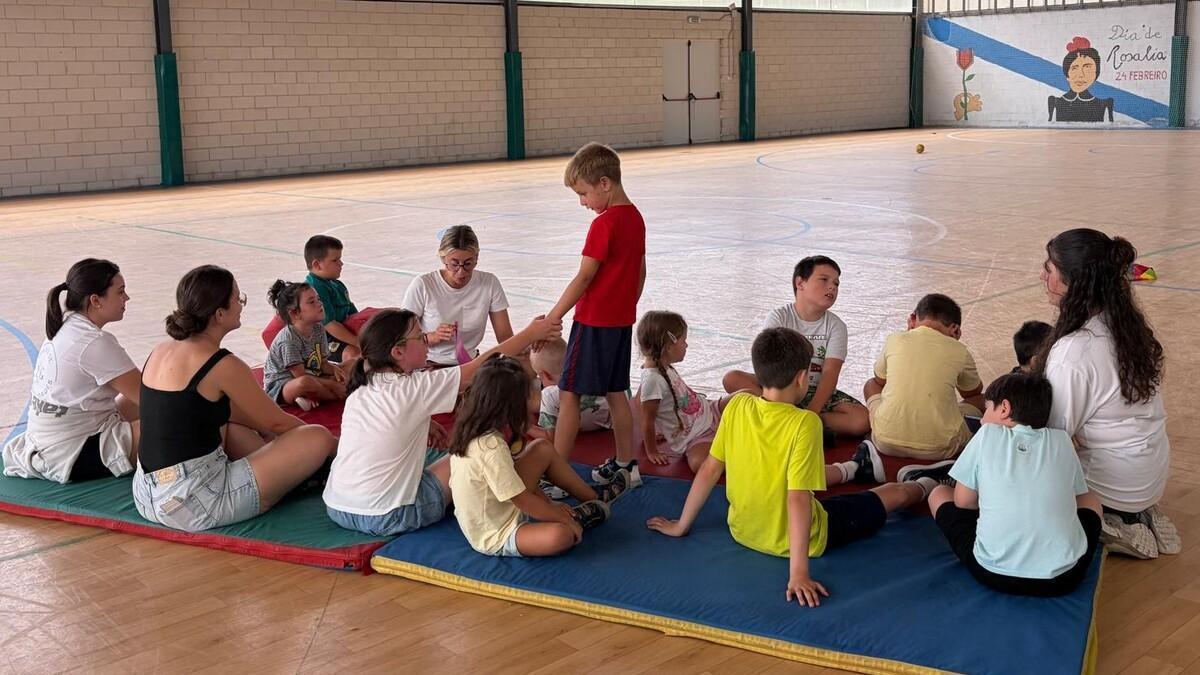 Algúns dos usuarios e monitores nunha imaxe facilitada pola Agrupación Deportiva Un Paso Máis