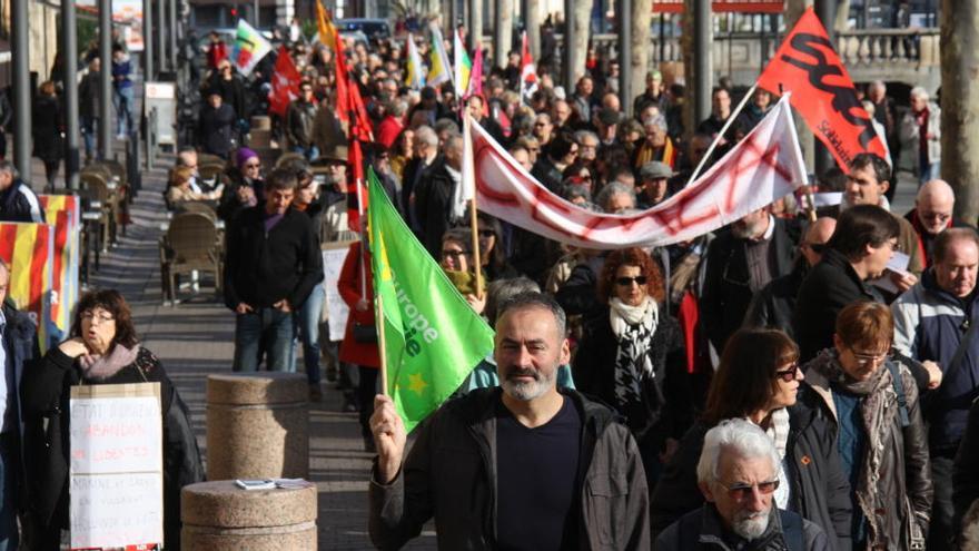 Manifestació a Perpinyà en contra de l&#039;allargament de l&#039;estat d&#039;urgència