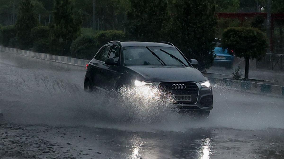 Las lluvias ponen en jaque a las carreteras madrileñas.