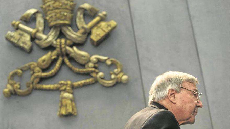 Acusan al responsable de finanzas del Vaticano de abusos a niños