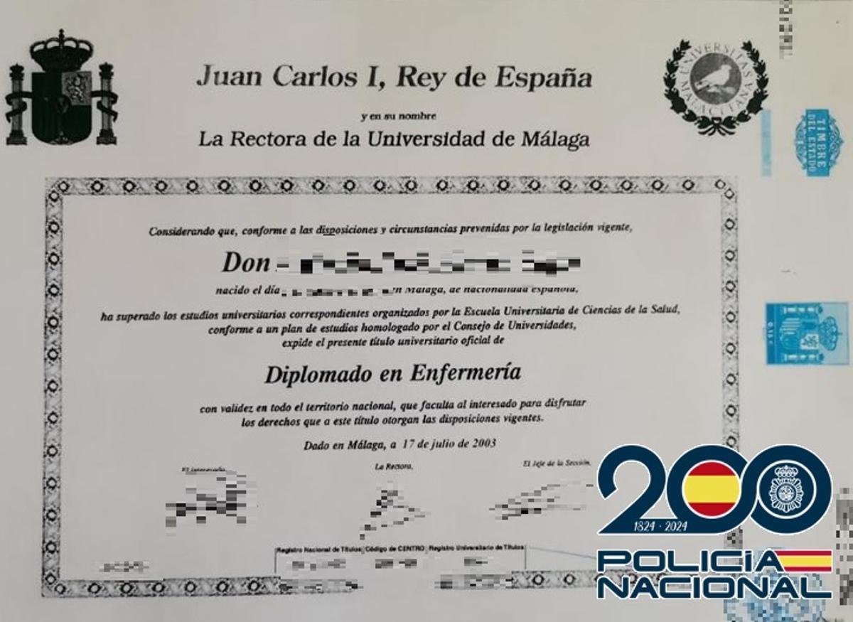 Imagen de un título falsificado intervenido al investigado.