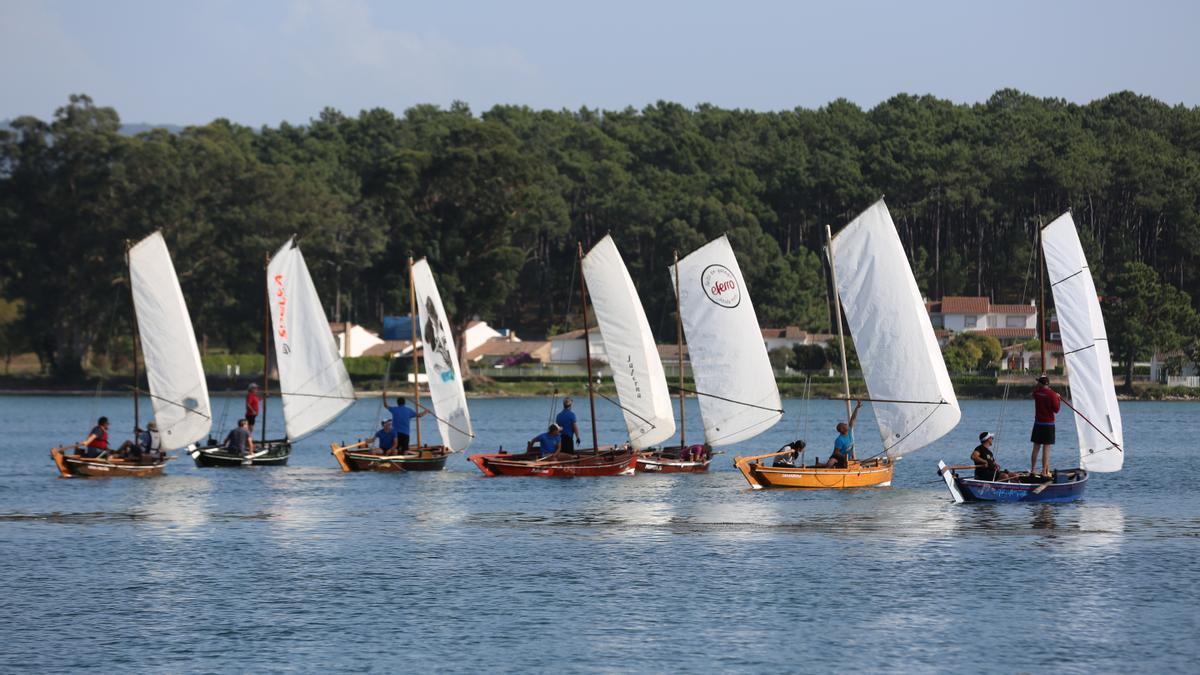 La regata de dornas a vela de la Festa do Marisco.