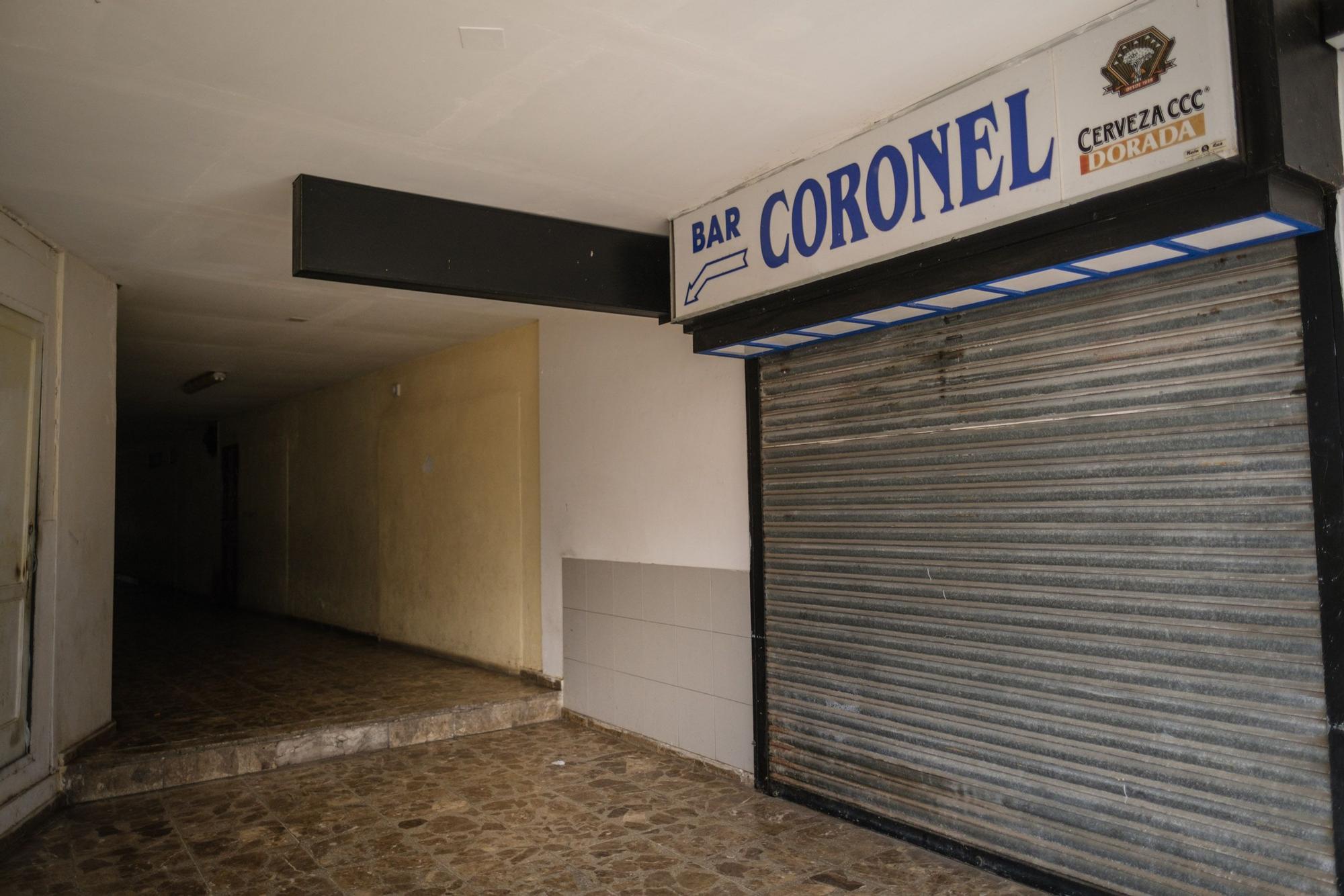 Mal estado de la calle El Coronel, en Arona