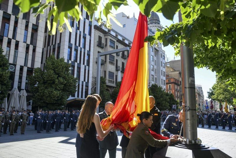 Izado de bandera por el Día de las Fuerzas Armadas