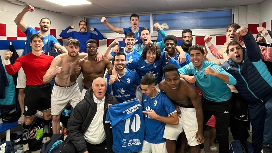El CD VILLARALBO CELEBRA EL TRIUNFO EN AVILA